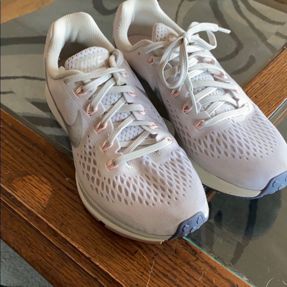 Nike zoom running shoes only wore once !